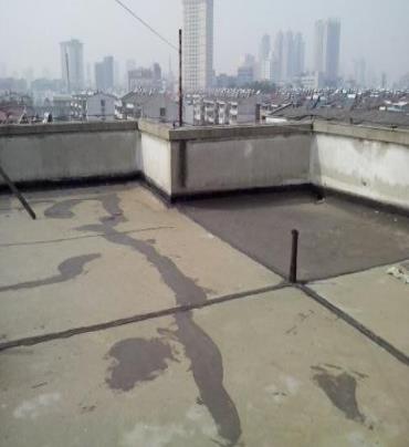 个旧漏水维修 楼顶漏水是什么原因，楼顶漏水维修方法是什么?