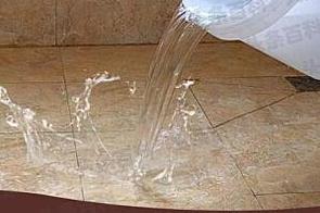 个旧漏水维修 免砸砖防水材料该如何施工